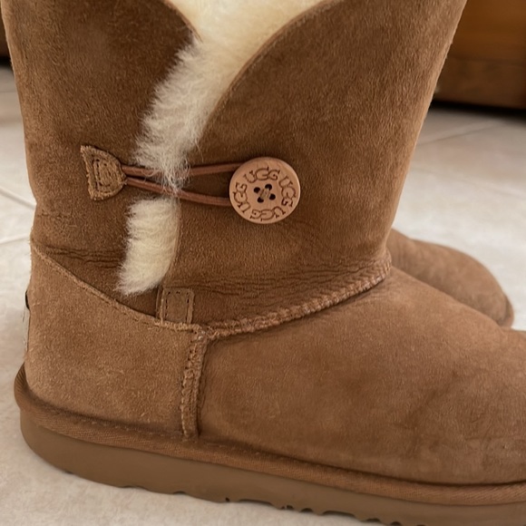 UGG size 6 boots - Picture 5 of 5